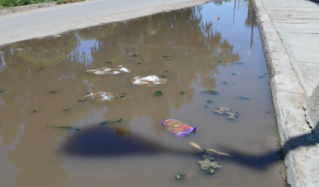 que significa sonar con agua turbia que corre por la calle