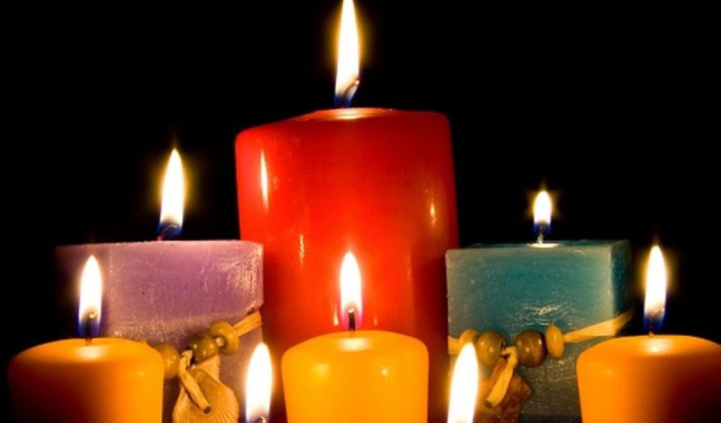 que significa sonar con velas encendidas en un altar