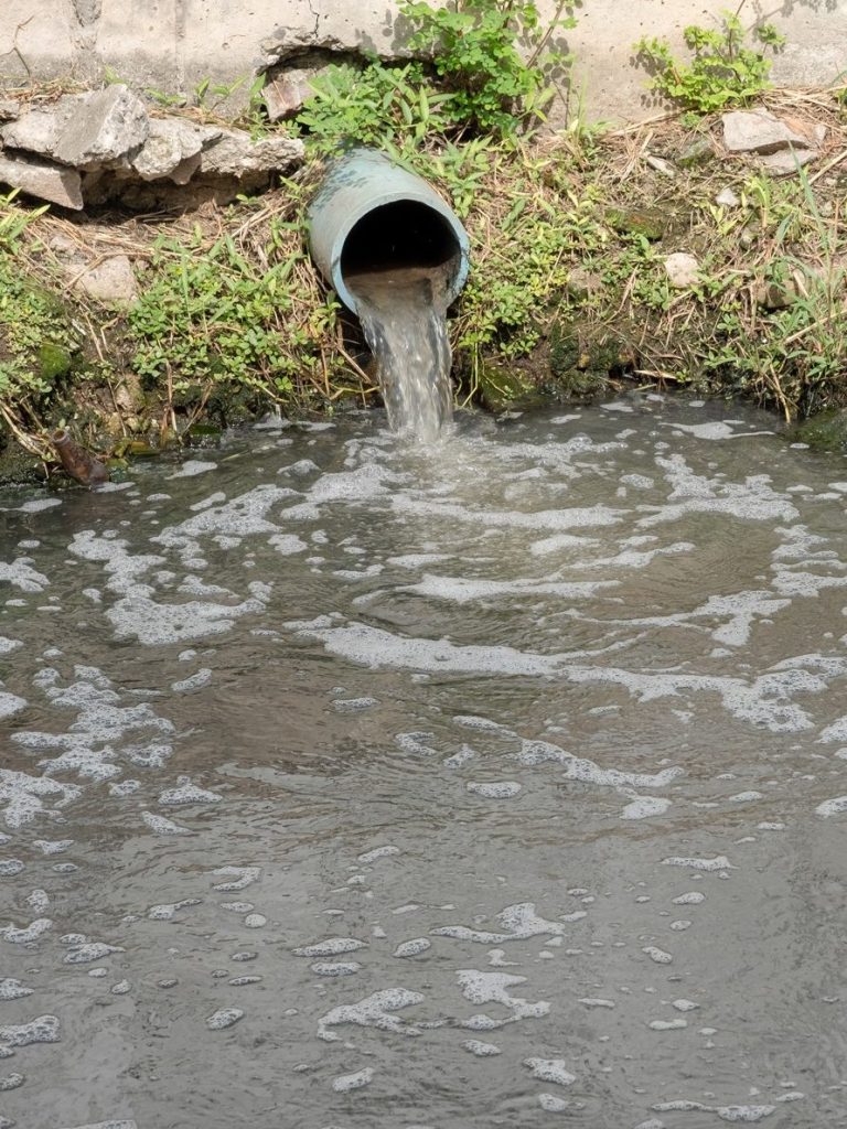 que significa sonar con aguas negras de drenaje